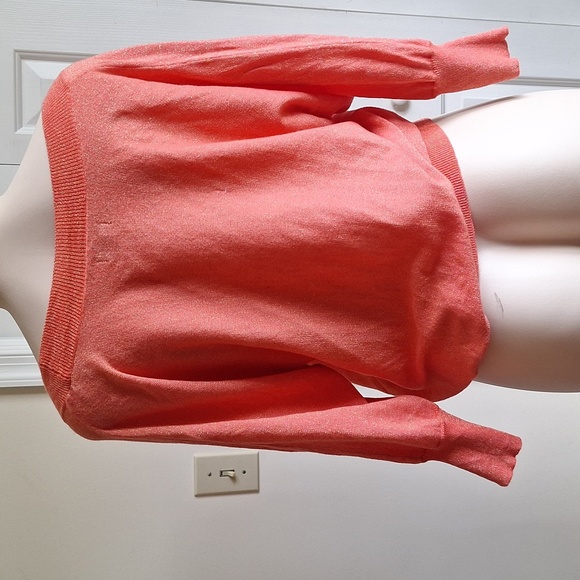 3/$20 Express Off-the-Shoulder Coral Sweater Size Small - Picture 8 of 9